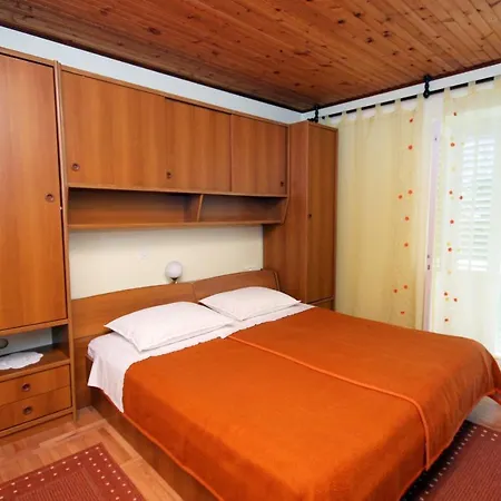 And With Parking Space Palit, Rab - 5039 Guest house 3*